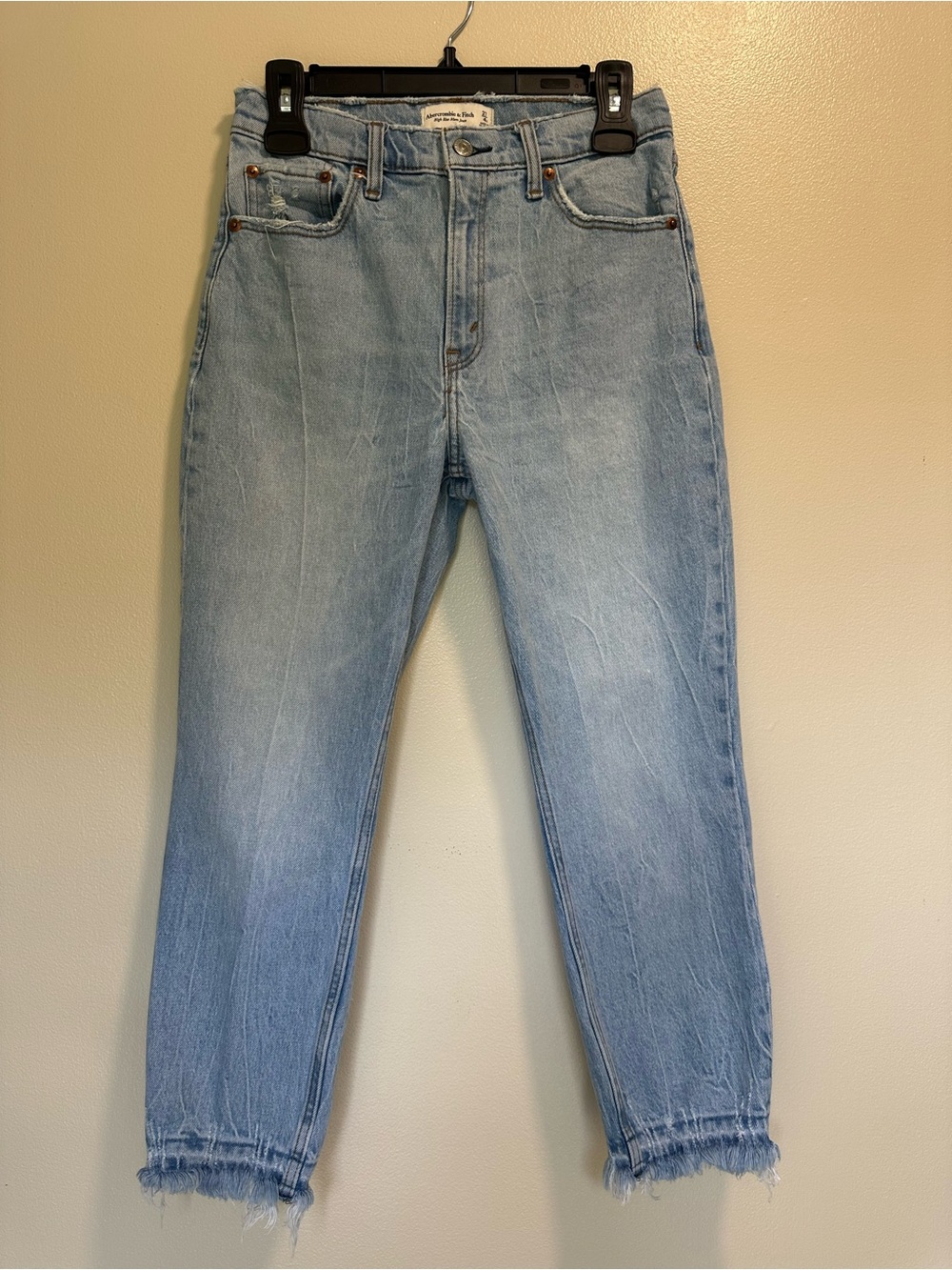 Abercrombie & Fitch Light Wash Women’s High Rise Mom Jean